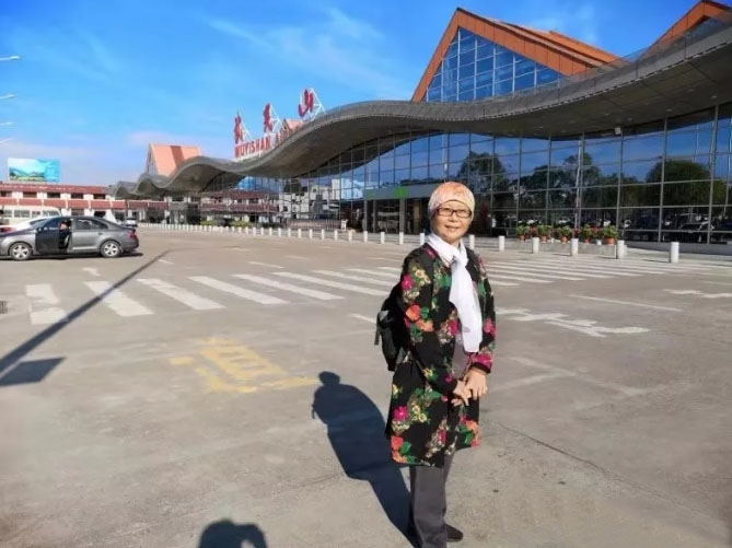 “吸氫大姐”瀟灑控癌，日行兩萬步不覺累